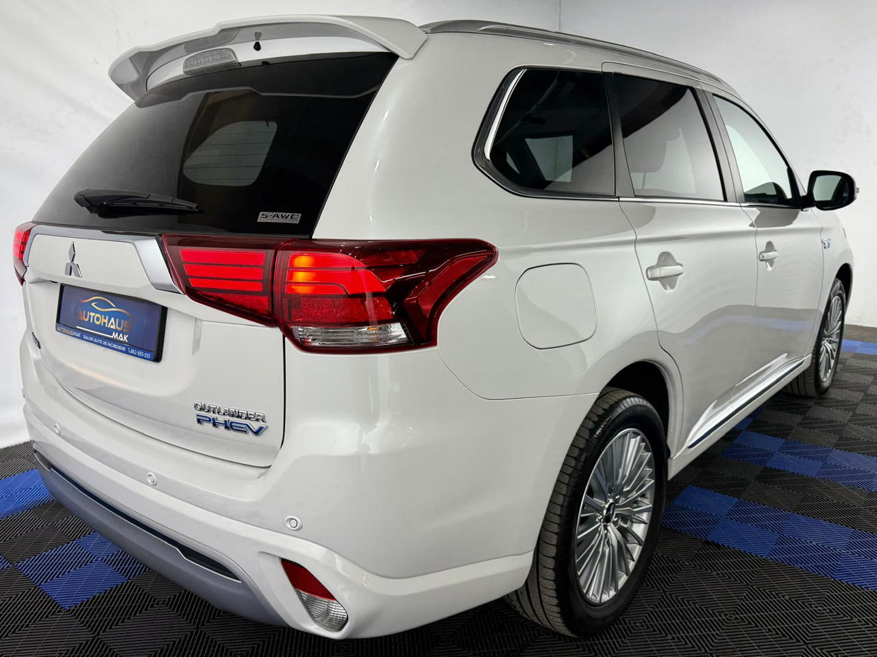 Mitsubishi Outlander I (2013 - 2018) image