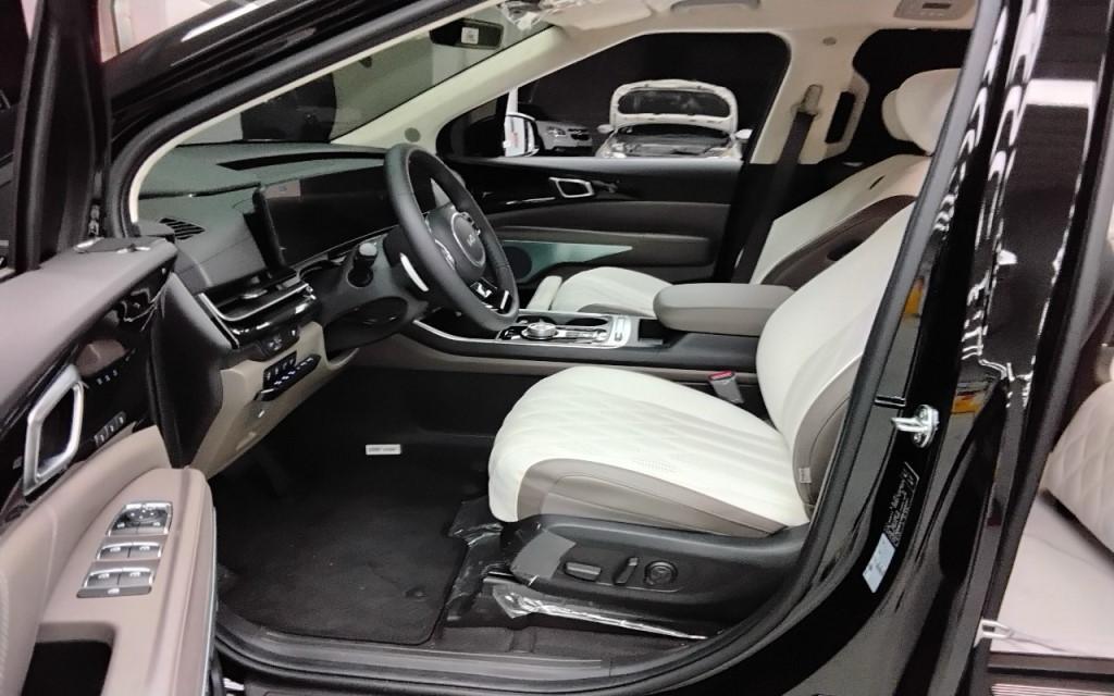 Kia Carnival IV (2020 - ) image
