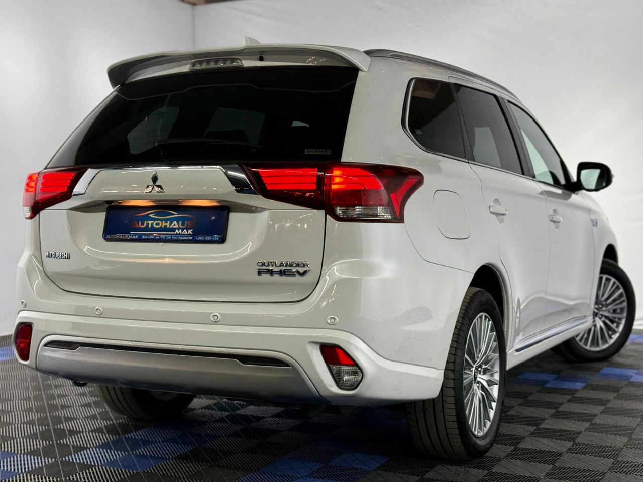 Mitsubishi Outlander I (2013 - 2018) image