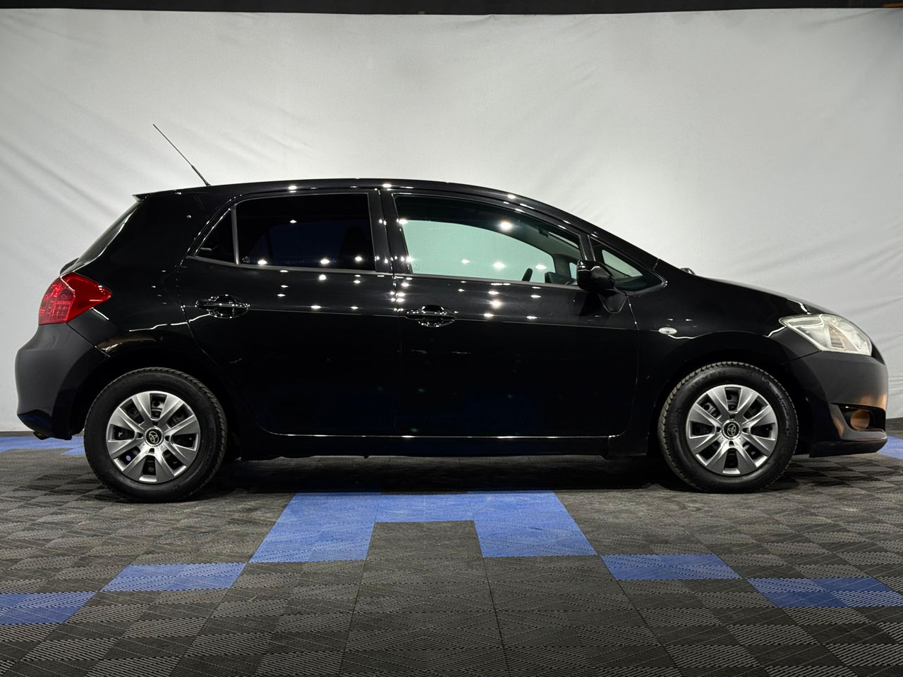 Toyota Auris 2006 - 2012 image