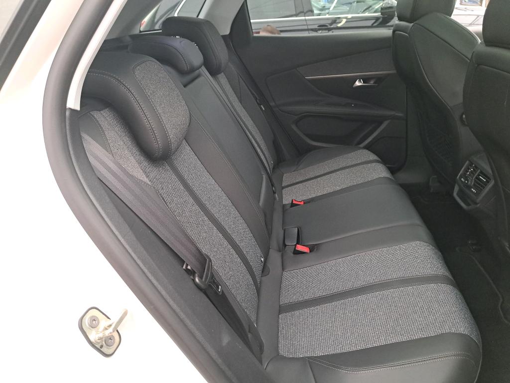Peugeot 3008 II (2016 - ) image