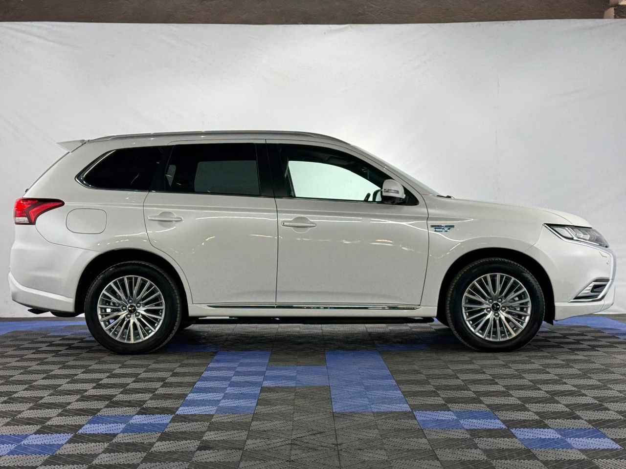 Mitsubishi Outlander I (2013 - 2018) image